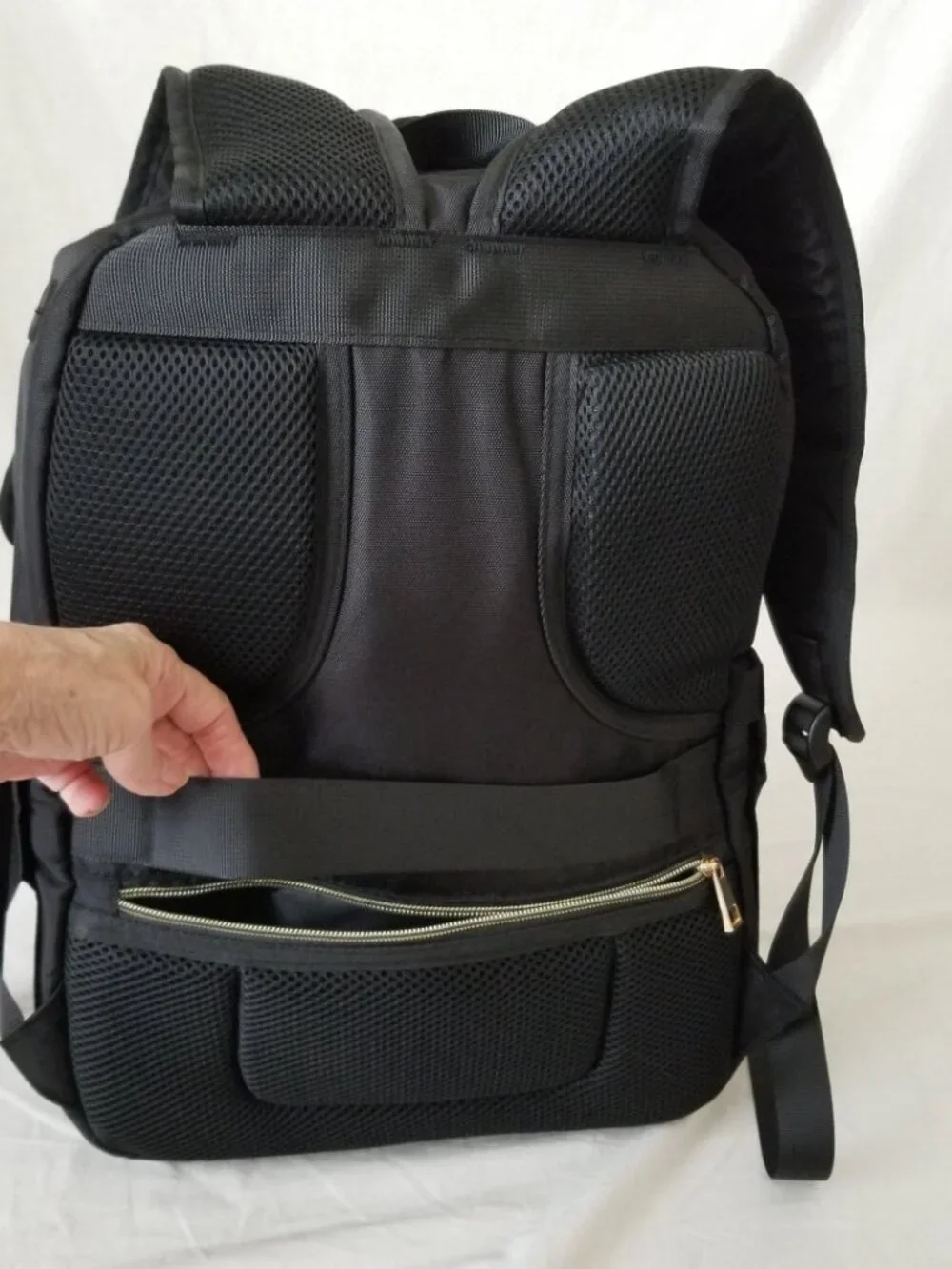 NWT! 26L Laptop Backpack w/Luggage Strap, Anti-Theft, Bottle Pockets, Gold Hdwr
